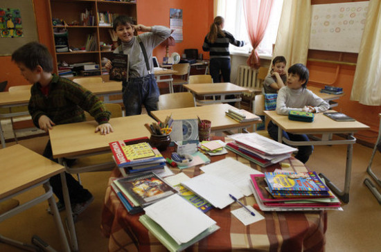 Глава Калмыкии проведёт совещание для решения проблемы с принудительной покупкой школьных парт