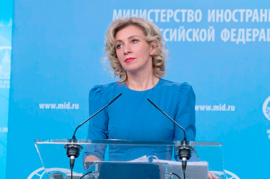 Захарова указала на символизм «синей тряпки» в политике Запада