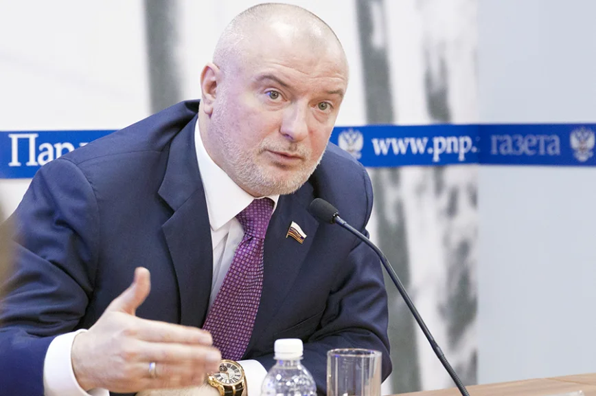 Молодёжное интерактивное шоу «33 вопроса политику»