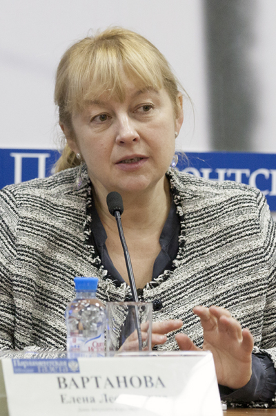 Елена Вартанова обратила внимание на проблему цифрового неравенства внутри семьи