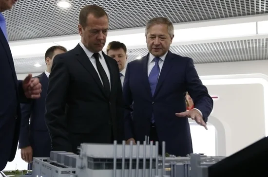 Медведев: сумма госзакупок микроэлектроники может составить 75 млрд рублей