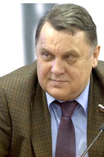 Сенатор Валерий Шнякин о звании Герой труда