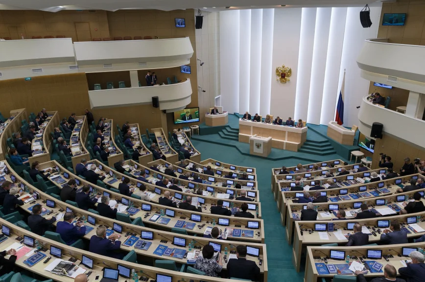 Тридцать сенаторов досрочно прекратили свои полномочия после выборов в Госдуму