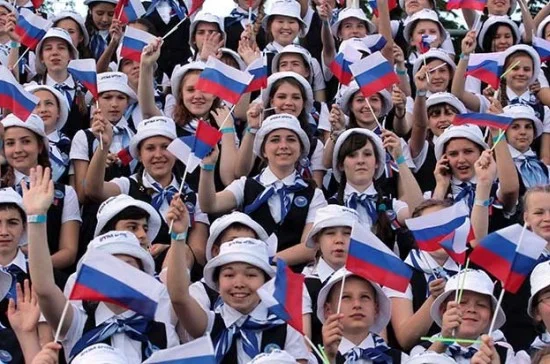Загонять школьников в общественные движения силой не будут