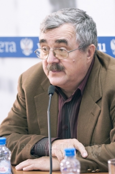 Владимир Жарихин: Депутаты должны противодействовать стремлению исполнительной власти влиять на законотворческий процесс