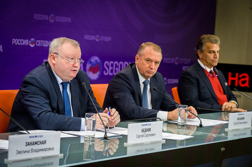 Выставки выстоят!