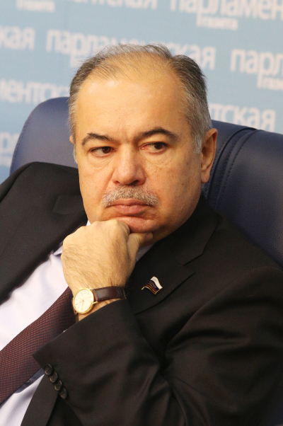 Ильяс Умаханов выступает за активизацию контактов между парламентами России и Ирана