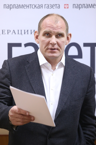 Олимпийского чемпиона стоит награждать не только премиальными, но и строительством спорткомплекса в его родном городе