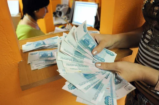 Задерживать зарплату стало невыгодно