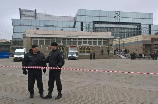Работу метро Санкт-Петербурга восстановят не раньше утра вторника  