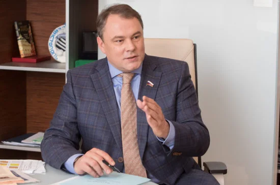 Толстой предложил вдвое удешевить платное высшее образование для отличников