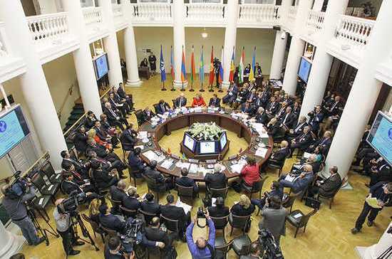 Парламентарии СНГ и Европы у разделительных линий