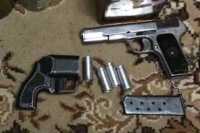 У жителя Новосибирска изъяли арсенал оружия 