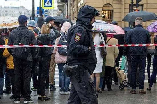 В Хабаровске МВД проверяет крупные торговые центры из-за звонков о минировании