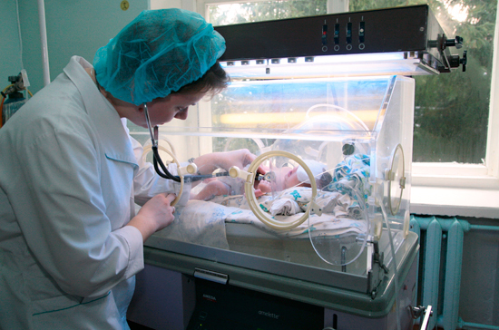 Во Владимирской области умер младенец, выпав из рук пьяной бабушки