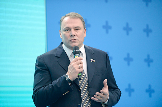 Толстой: санкции США против РФ безразличны простым россиянам