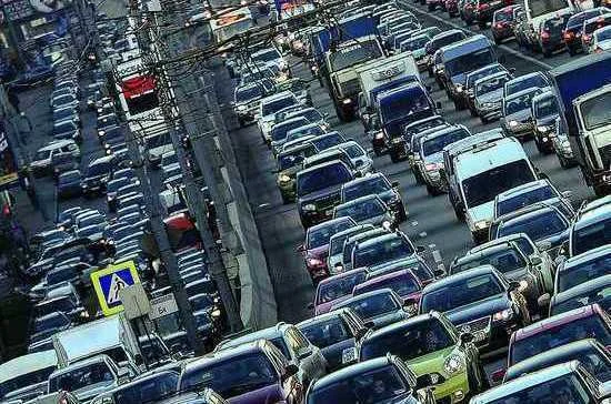 В Москве водителю, оштрафованному за &laquo;неправильную парковку&raquo;, когда он был в пробке, вернут деньги
