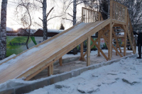 СКР Алтайского края завёл  дело по сообщениям СМИ о травмировании 2-х детей при катании с горки