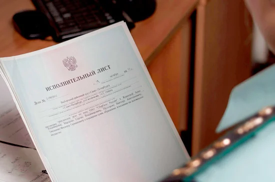 В Новосибирской области должника по алиментам приставам выдала громким лаем соседская собака