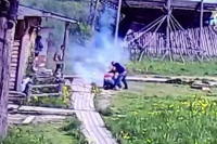 В Калужской области задержанный за мошенничество отбивался от полиции файером