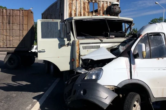 В Кабардино-Балкарии в ДТП с газелью и КамАЗом пострадали 11 человек, 1 погиб