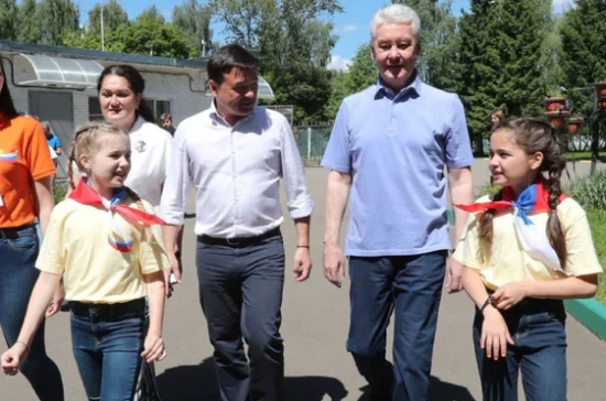 Собянин и Воробьёв проверили работу лагеря «Юнармеец»