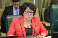 Сенатор Талабаева научила выбирать красную икру