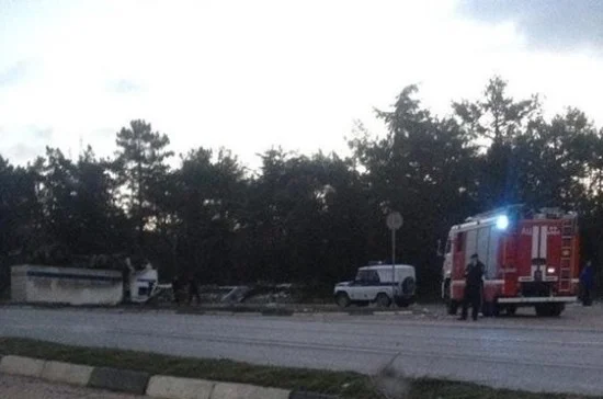 На трассе под Севастополем перевернулся полицейский грузовик