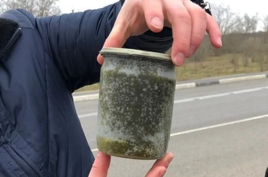 Крымские пограничники задержали браконьера с четырьмя килограммами чёрной икры