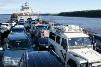 Паромная переправа открылась между Салехардом и Лабытнанги