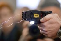 Сотрудникам транспортной безопасности разрешат использовать электрошокеры