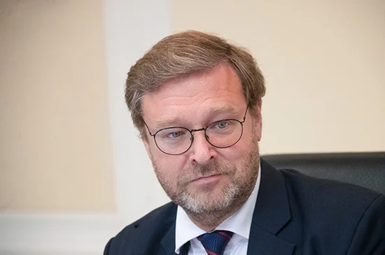Косачев: американская демократия захромала на обе ноги