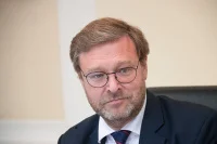 Косачев: американская демократия захромала на обе ноги