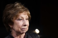 Лию Ахеджакову госпитализировали с COVID-19