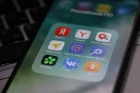 На смартфоны россиян предустановят &laquo;Яндекс&raquo; и «Одноклассники»