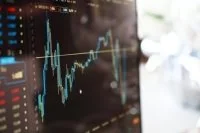 Граждан научат вкладываться в акции так, чтобы не прогореть