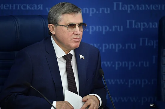Смолин рассказал о судьбе законопроекта о донастройке дистанционного образования