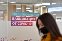 В кабмине назвали сложными первые дни массовой вакцинации от COVID-19
