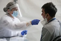 Роспотребнадзор пока не выявил южноафриканскую мутацию COVID-19 в России