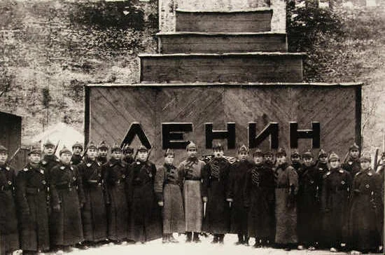 Когда открыли Мавзолей Ленина