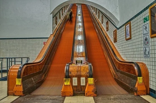 Неизвестный с ножом напал на пассажиров в метро Брюсселя