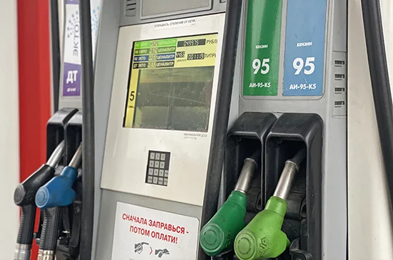 Правительство рекомендовало нефтяникам увеличить запасы бензина