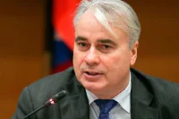 Завальный: увеличение запасов топлива сдержит розничные цены