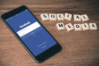 Facebook открылся 17 лет назад