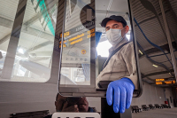 В московских автобусах откроют передние двери