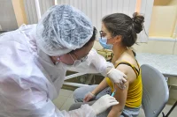 Иммунитет к COVID-19 от «ЭпиВакКороны» сохранится в течение года
