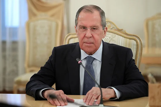 Лавров призвал госсекретаря США уважать российский суд