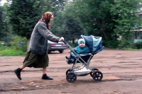 Выплаты к пенсии родителей детей-инвалидов предлагают повысить