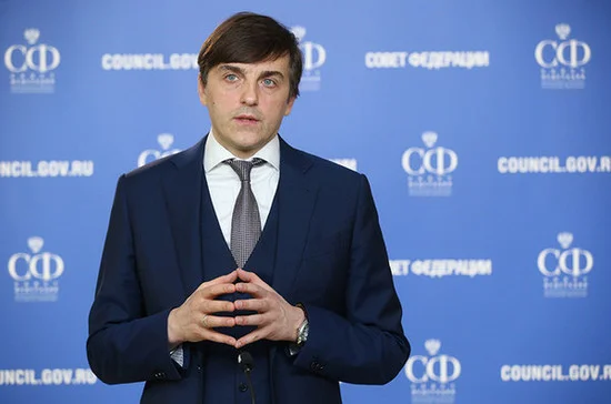 Кравцов: Россия не откажется от традиционного очного образования
