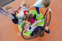 Сенаторы попросили Ростуризм снять барьеры для поездок детей на отдых